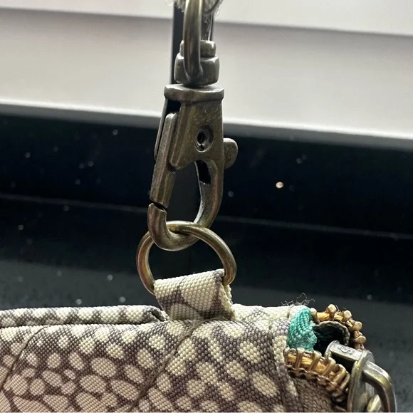 Travelon Quilted Snake Print Wristlet Pouch - Neutral Grey/Beige RFID - Picture 10 of 12